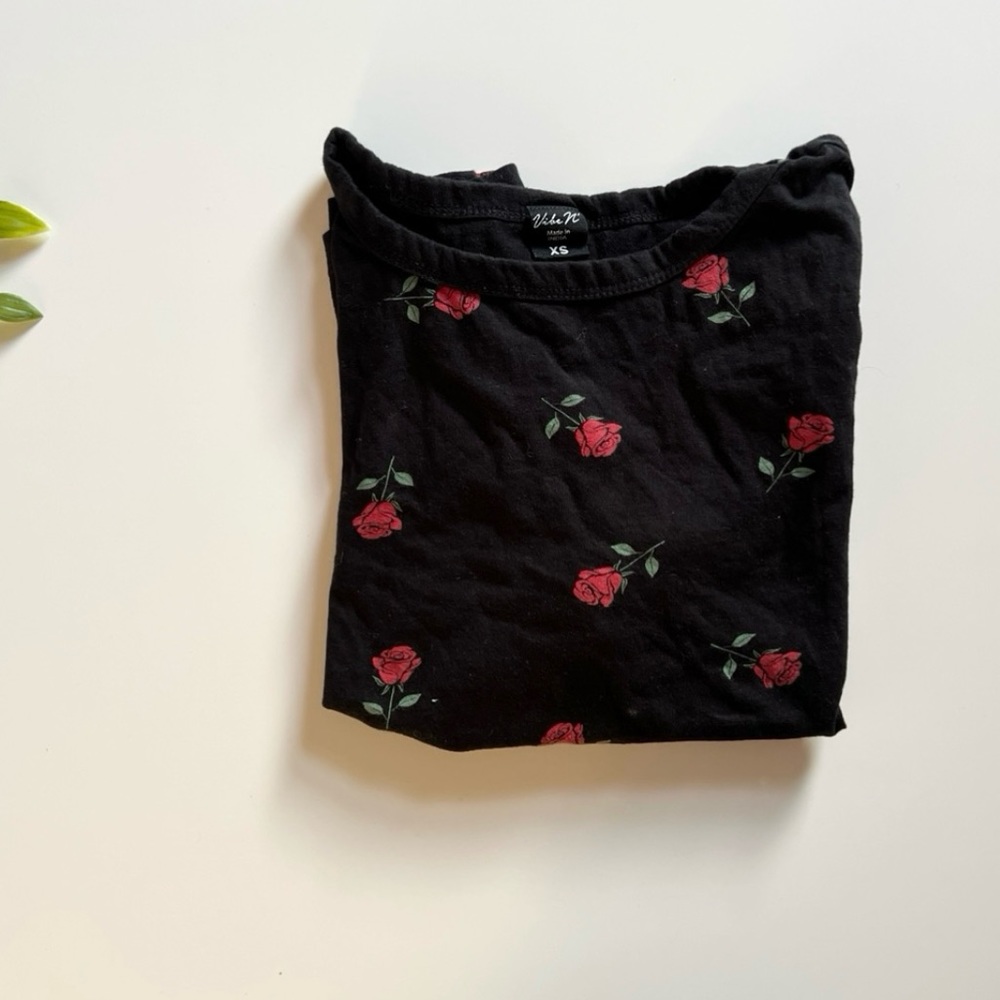 vibe n’ rose tee